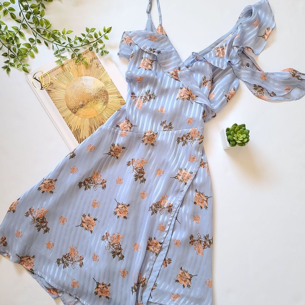 ASTR Josie Blue Peach Floral Wrap Dress Size S